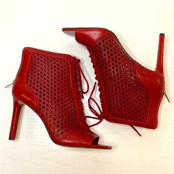 Vince Camuto size 8.5 Red Booties - Picture 6 of 7